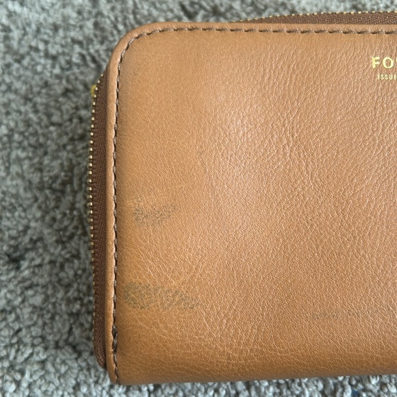 Cute Tan Fossil wristlet/wallet. - Picture 10 of 10